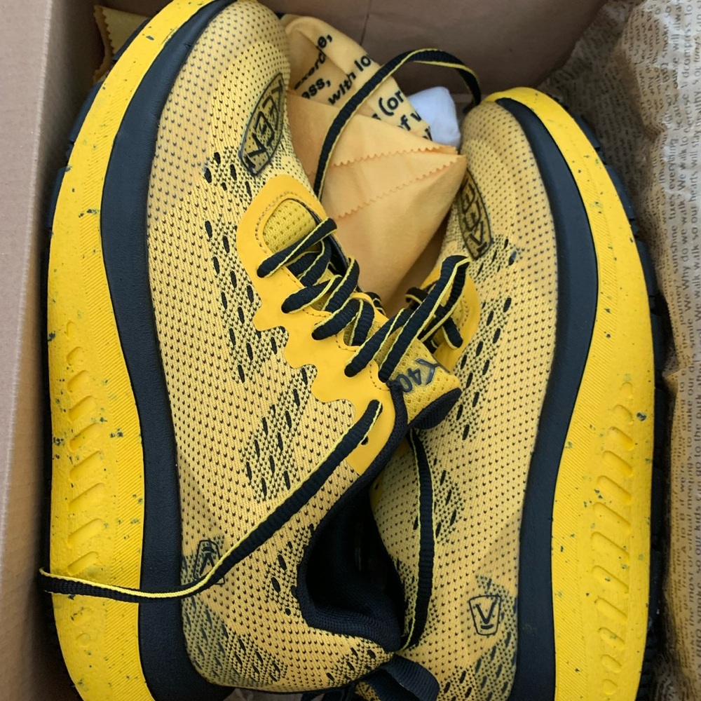 Keen walking shoes